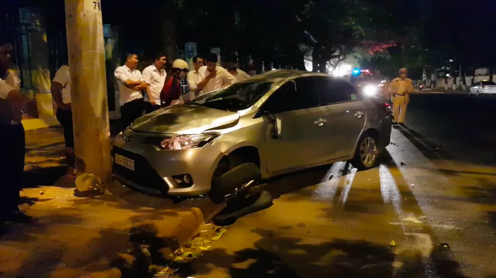 Ô tô tông xe máy: 4 người thương vong  ảnh 2