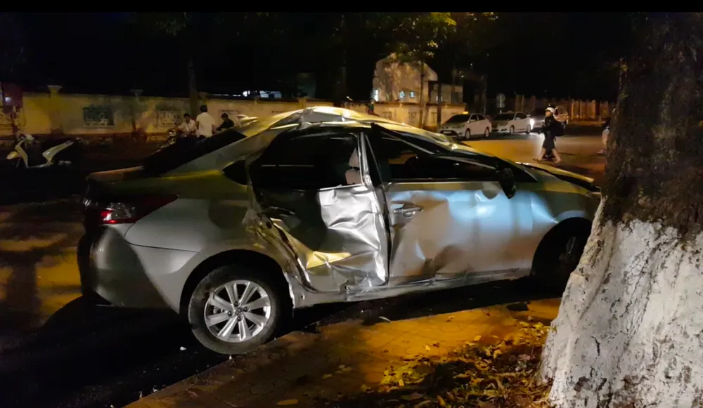 Ô tô tông xe máy: 4 người thương vong  ảnh 3