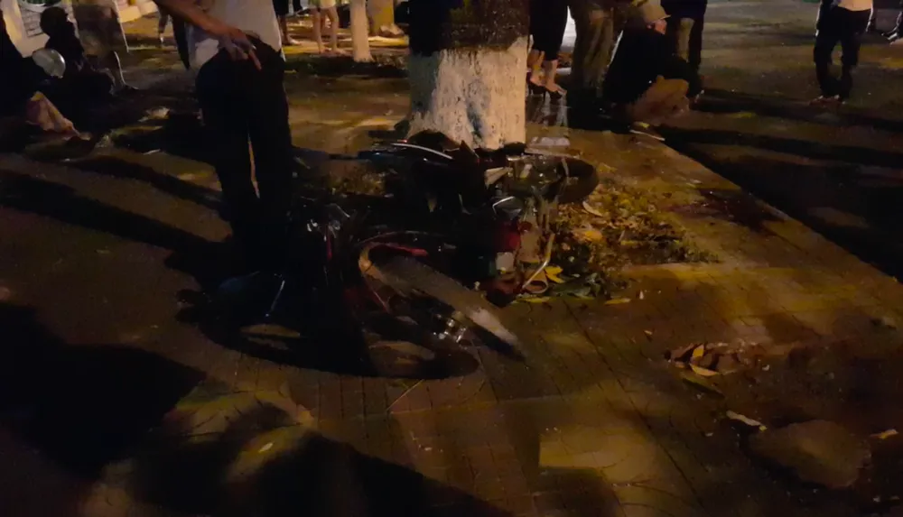 Ô tô tông xe máy: 4 người thương vong  ảnh 4