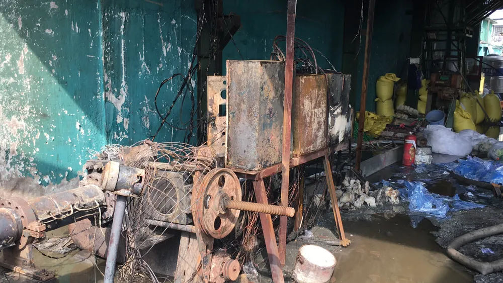 Cận cảnh vụ cháy xưởng tái chế phế liệu ở Bình Chánh, TPHCM ảnh 4