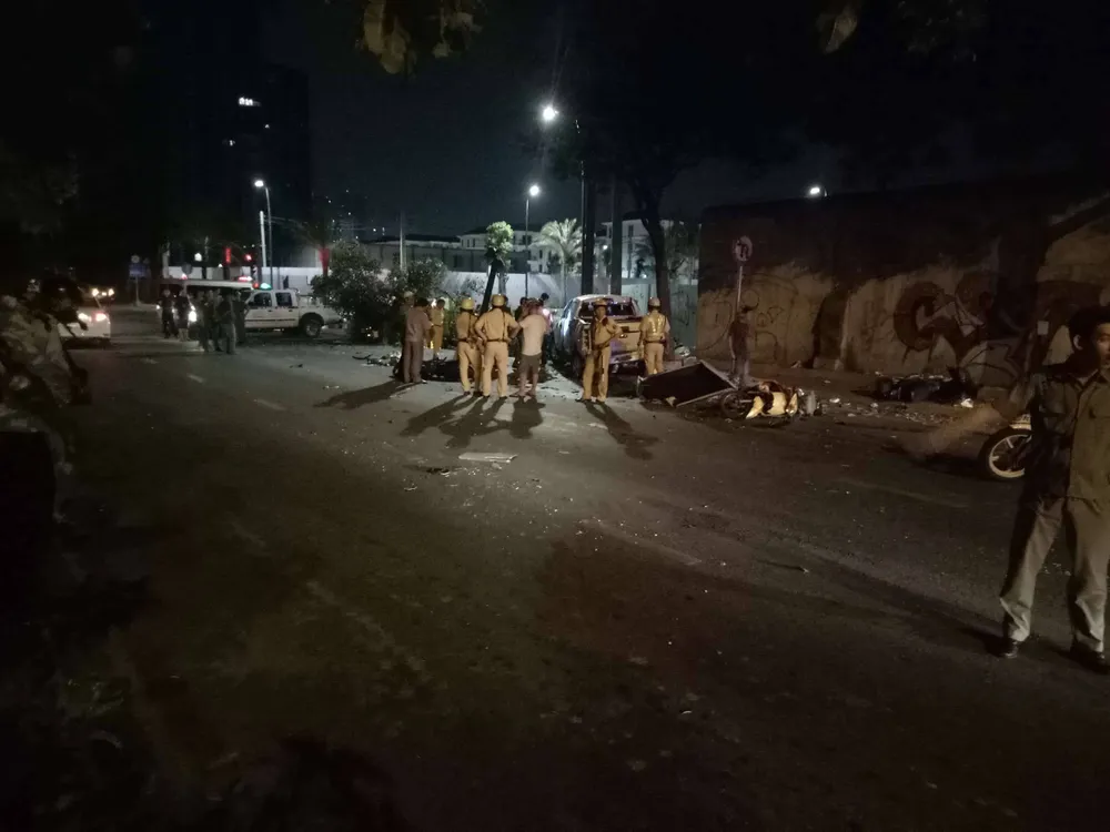 Xe bán tải húc hàng loạt xe máy lúc rạng sáng, 2 người chết ảnh 4