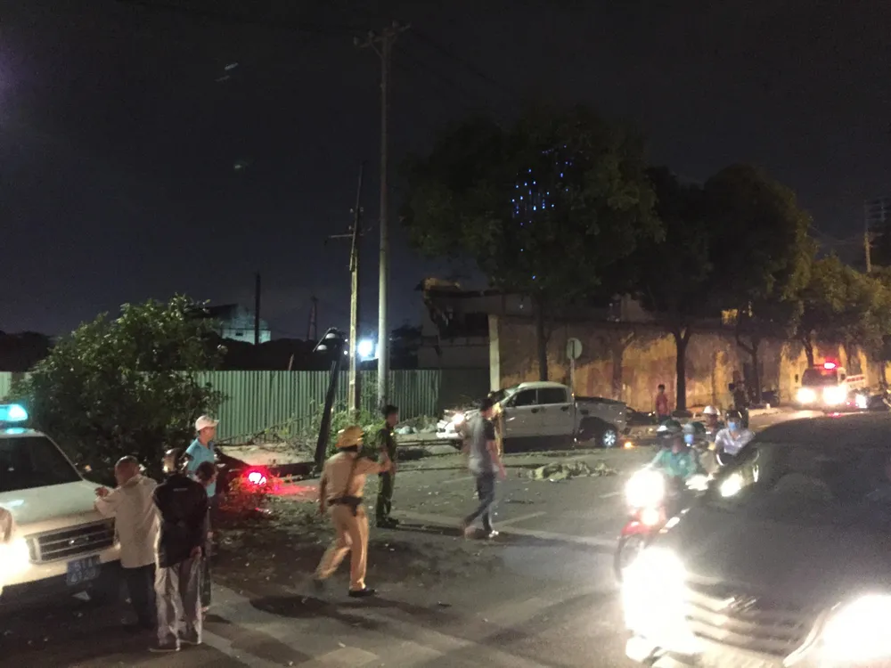 Xe bán tải húc hàng loạt xe máy lúc rạng sáng, 2 người chết ảnh 2