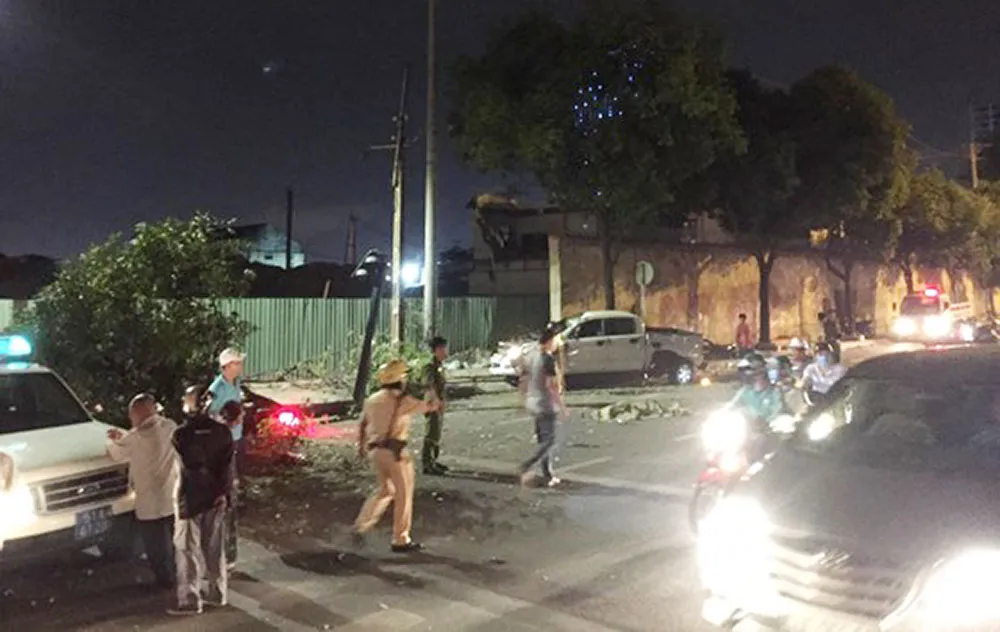 Vụ xe bán tải húc hàng loạt xe máy, 2 người chết: Tài xế đạp nhầm chân ga? ảnh 5