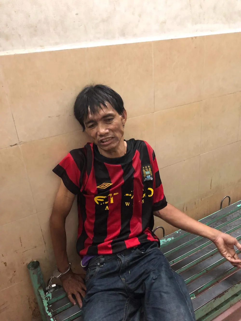 Bắt đối tượng đi bộ trộm xe máy ở trung tâm TPHCM ảnh 1