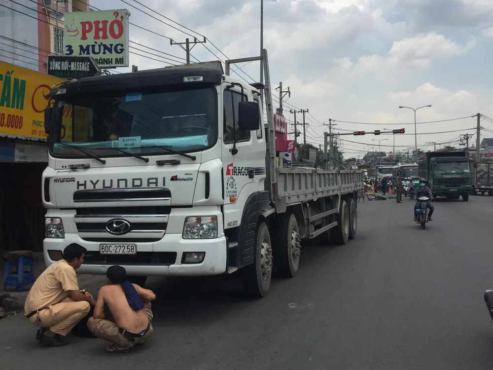 Nữ sinh tử vong dưới bánh xe tải, Quốc lộ 1K ùn ứ kéo dài ảnh 1