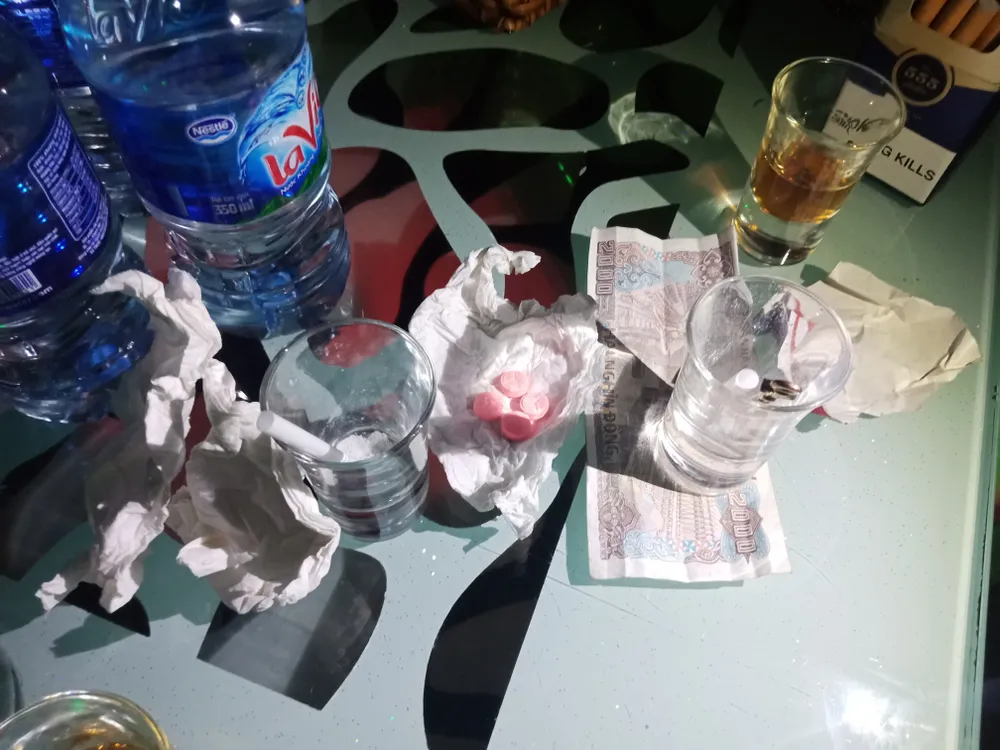 Đột kích quán bar ở trung tâm, phát hiện nhiều dân chơi đang phê ma túy ảnh 6