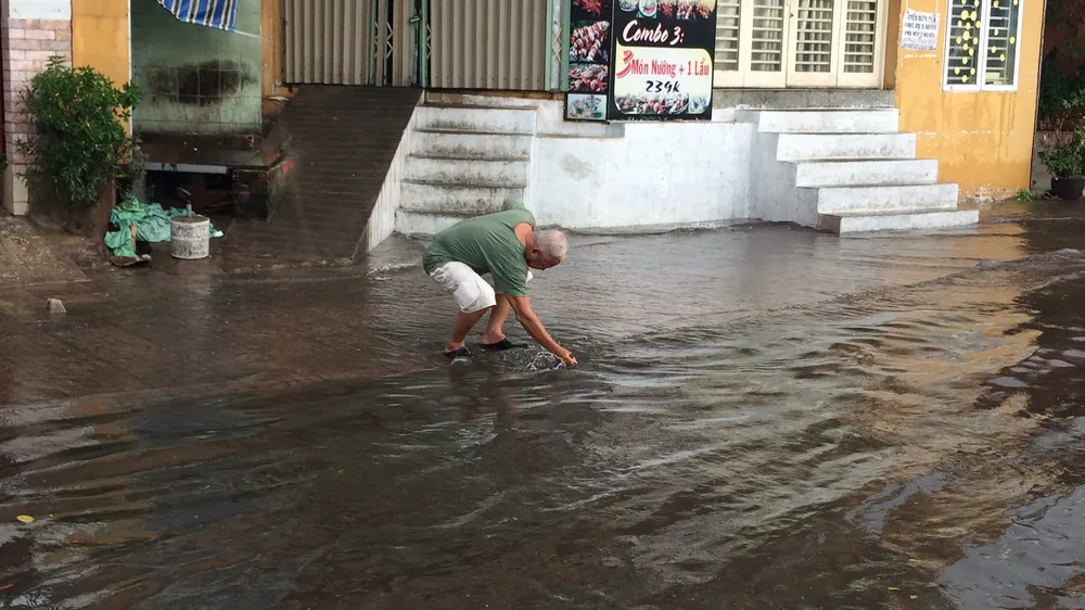 Một số khu vực tại TPHCM mưa lớn kèm theo giông trong ngày lễ 30-4 và 1-5  ảnh 8