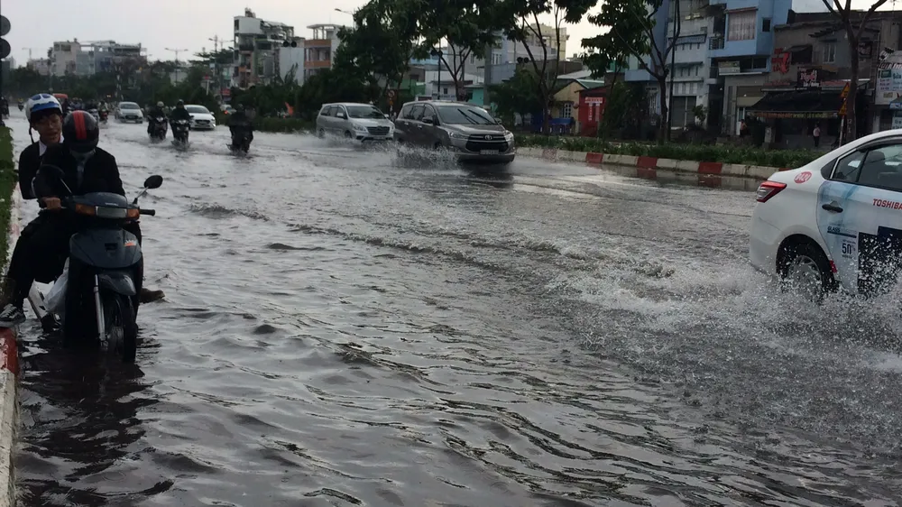 Một số khu vực tại TPHCM mưa lớn kèm theo giông trong ngày lễ 30-4 và 1-5  ảnh 3