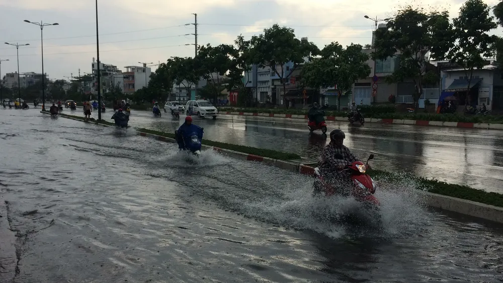 Một số khu vực tại TPHCM mưa lớn kèm theo giông trong ngày lễ 30-4 và 1-5  ảnh 6