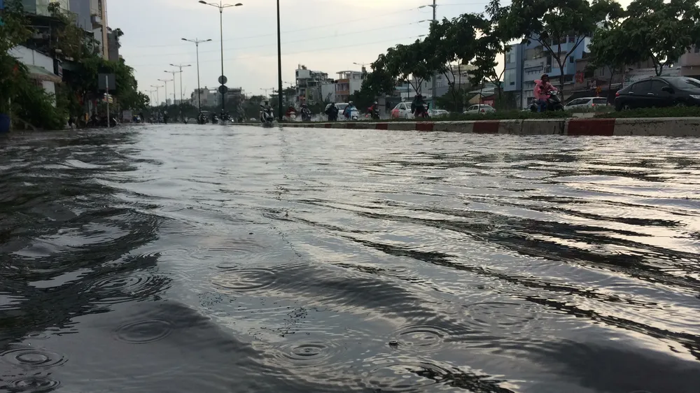 Một số khu vực tại TPHCM mưa lớn kèm theo giông trong ngày lễ 30-4 và 1-5  ảnh 7