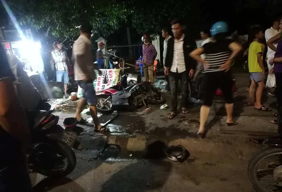 Ô tô gây tai nạn liên hoàn, 6 người bị thương nhập viện  ảnh 1