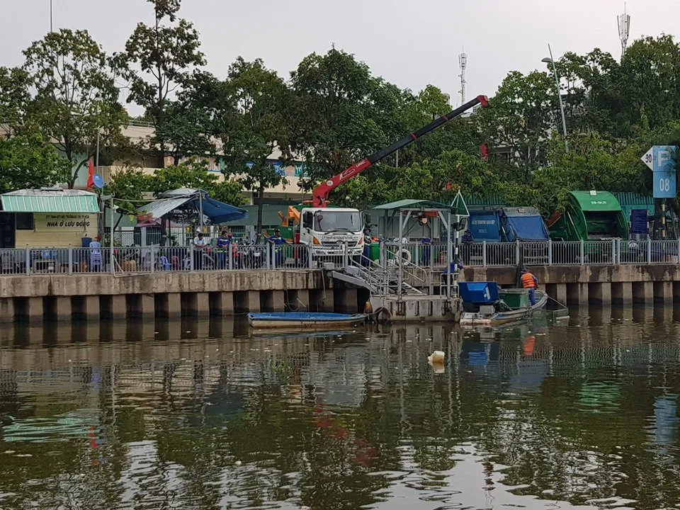 Cá chết hàng loạt trên kênh Nhiêu Lộc – Thị Nghè ảnh 4