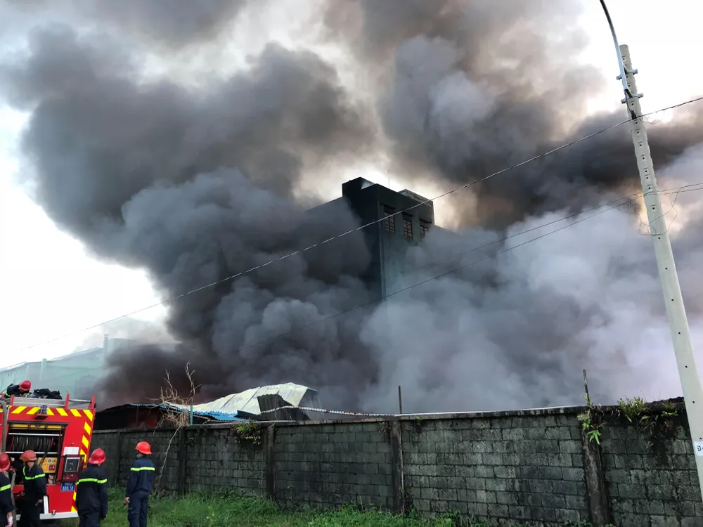 Hàng trăm chiến sĩ PCCC tham gia chữa cháy tại Khu công nghiệp Vĩnh Lộc ảnh 14