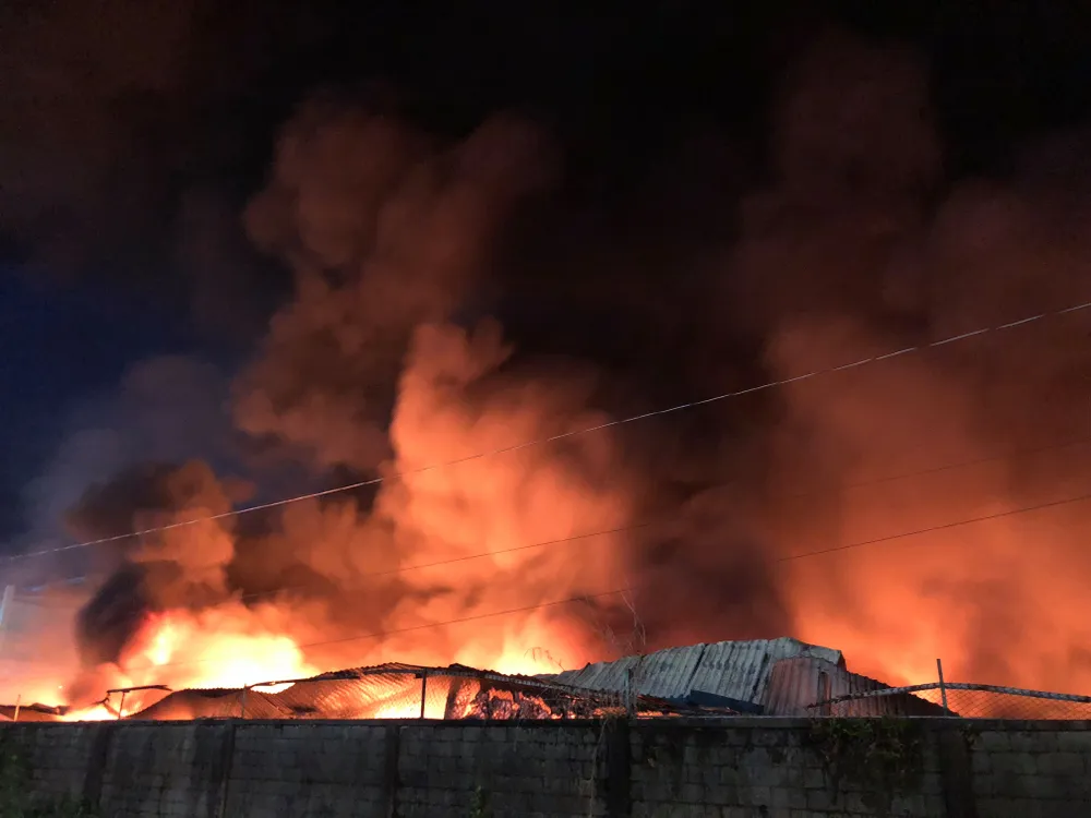 Hàng trăm chiến sĩ PCCC tham gia chữa cháy tại Khu công nghiệp Vĩnh Lộc ảnh 5