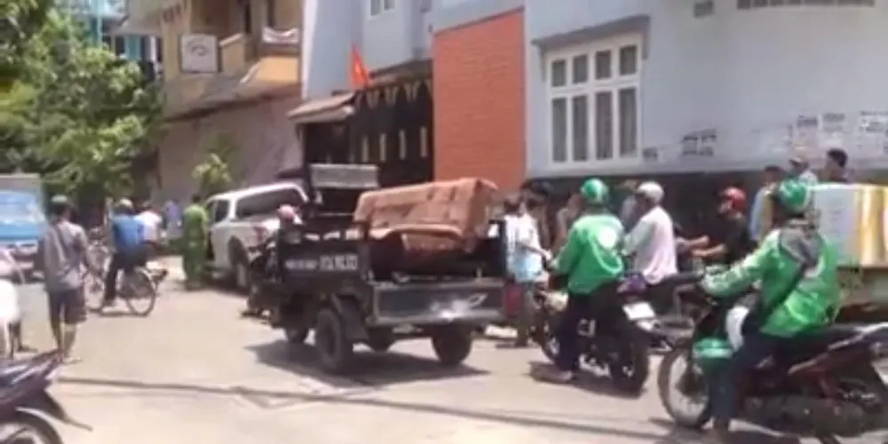 Bắt tên dùng hung khí tấn công chủ quán cơm  ảnh 1