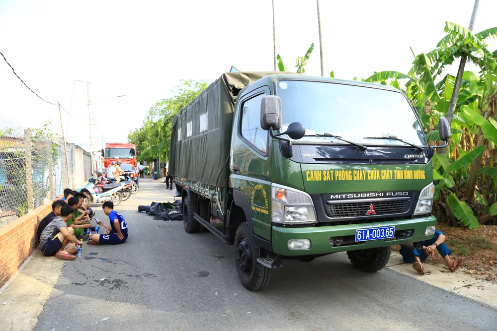 Đã tìm thấy thi thể 2 trong số 3 nạn nhân vụ chìm sà lan trên sông Đồng Nai ảnh 7