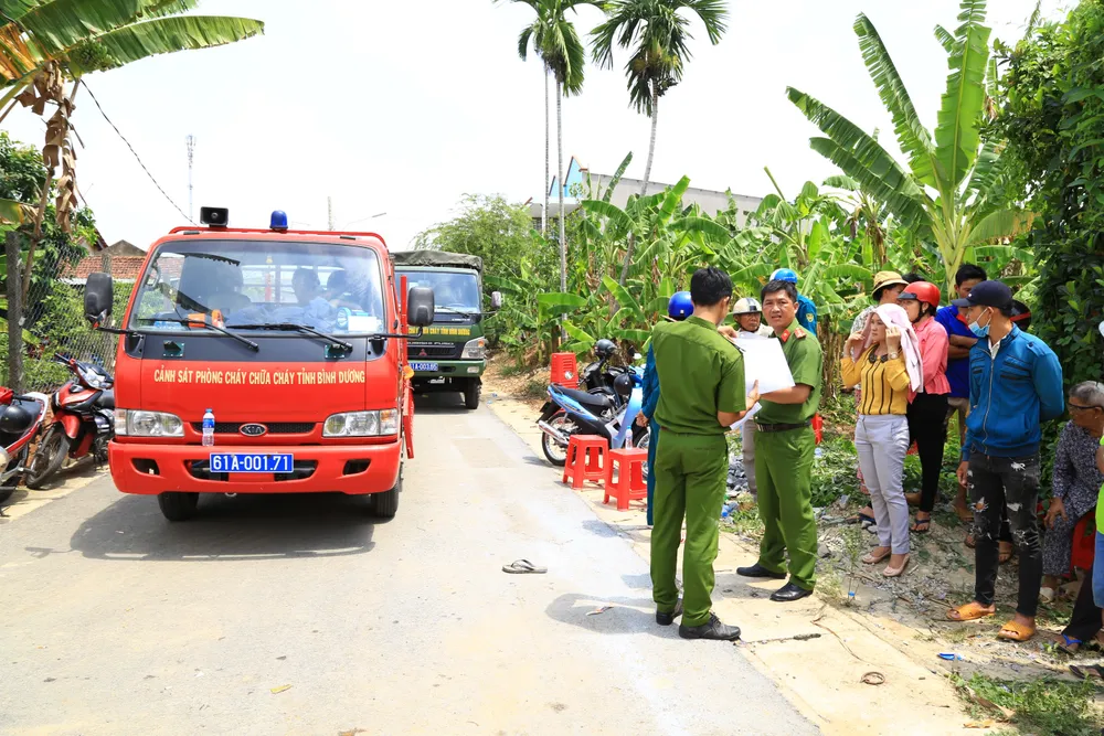 Đã tìm thấy thi thể 2 trong số 3 nạn nhân vụ chìm sà lan trên sông Đồng Nai ảnh 8