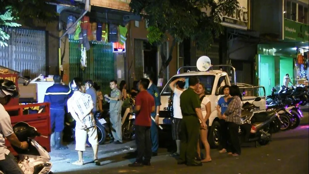 Công an có mặt hiện trường. Ảnh: ĐAN NGUYÊN 