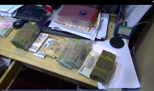 Khởi tố, bắt tạm giam 40 bị can trong vụ đánh bạc núp bóng câu lạc bộ Poker ảnh 2