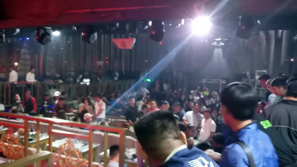 Đột kích nhà hàng ở trung tâm quận 1, hàng chục nữ tiếp viên thoát y phục vụ khách ảnh 5