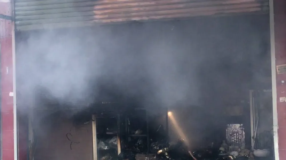 Cháy lớn tại cửa hàng đồ gốm sứ quận 10, nhiều người hoảng sợ ảnh 6