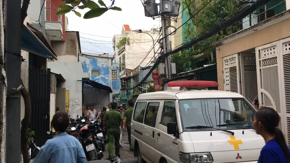 Công an có mặt ở hiện trường. Ảnh: CHÍ THẠCH