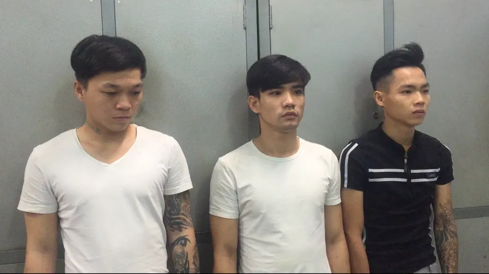Bắt nhóm thanh niên đánh, cướp tài sản người nước ngoài ở quận 2 ảnh 1
