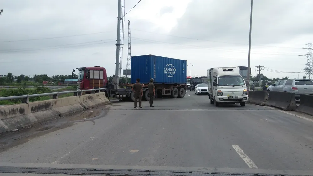 Va chạm với xe container, 1 người tử vong ảnh 2