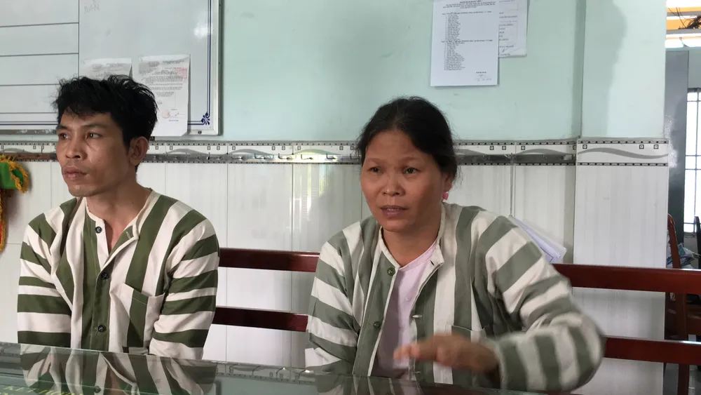 Khởi tố cặp nam nữ dùng đá tấn công công an  ảnh 1