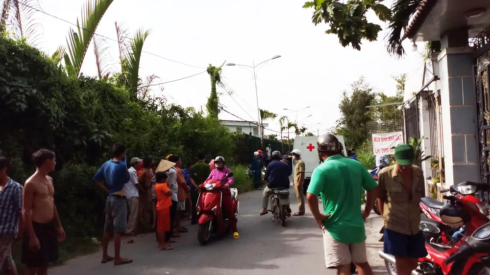 ​Phát hiện thi thể người đàn ông đang phân hủy trong bãi cỏ  ảnh 1