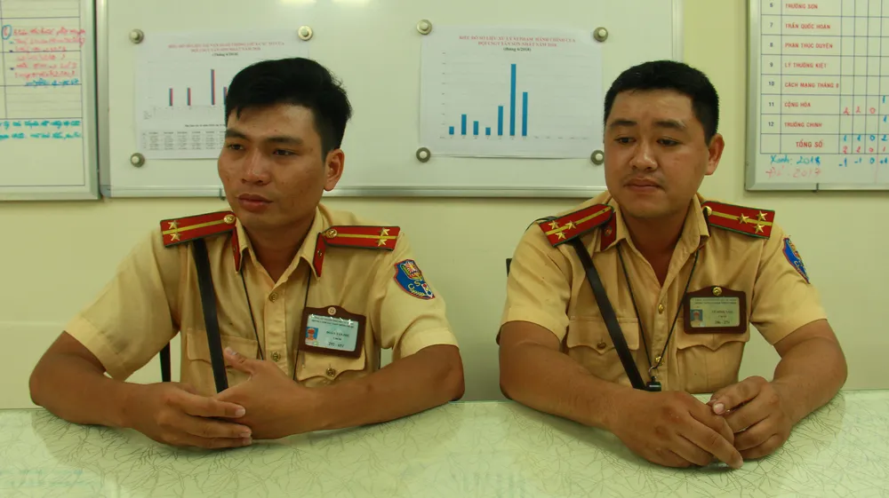 Mẹ hoảng loạn khi con 14 tháng tuổi ngất xỉu, CSGT đưa bé đi cấp cứu bằng xe đặc chủng ảnh 3