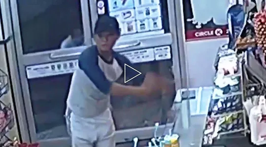 Bắt nhóm đối tượng thực hiện nhiều vụ cướp tại cửa hàng tiện ích ảnh 2