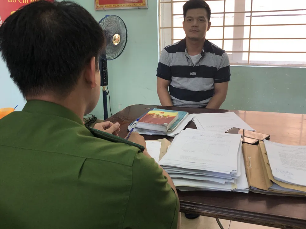 Khởi tố người cha dắt con trai 11 tuổi đi trộm cắp tài sản ảnh 2