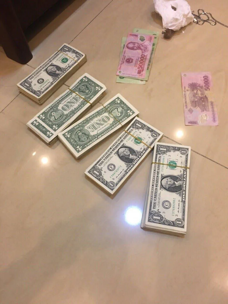 Triệt phá đường dây tổ chức đánh bạc núp bóng công ty, doanh nghiệp ảnh 5