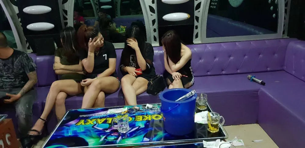 Nhiều dân chơi có dấu hiệu nghi phê ma tuý. Ảnh: ĐAN NGUYÊN