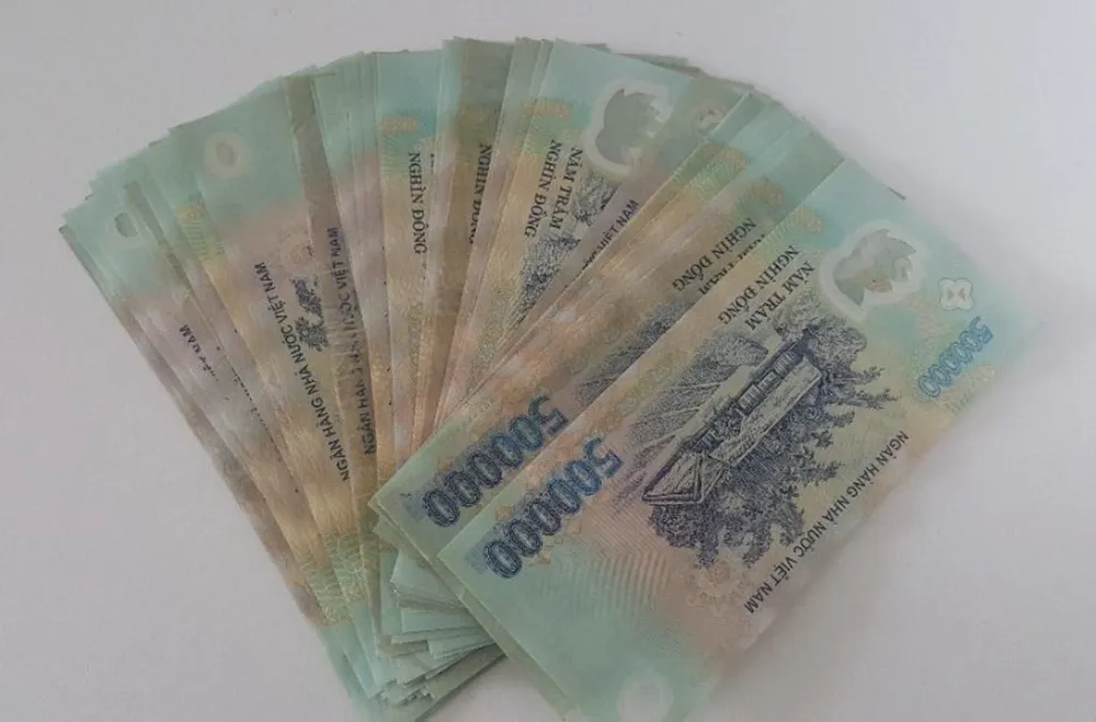 Rủ gái bán dâm vào khách sạn “vui vẻ” rồi chích điện, cưỡng đoạt tài sản ảnh 1