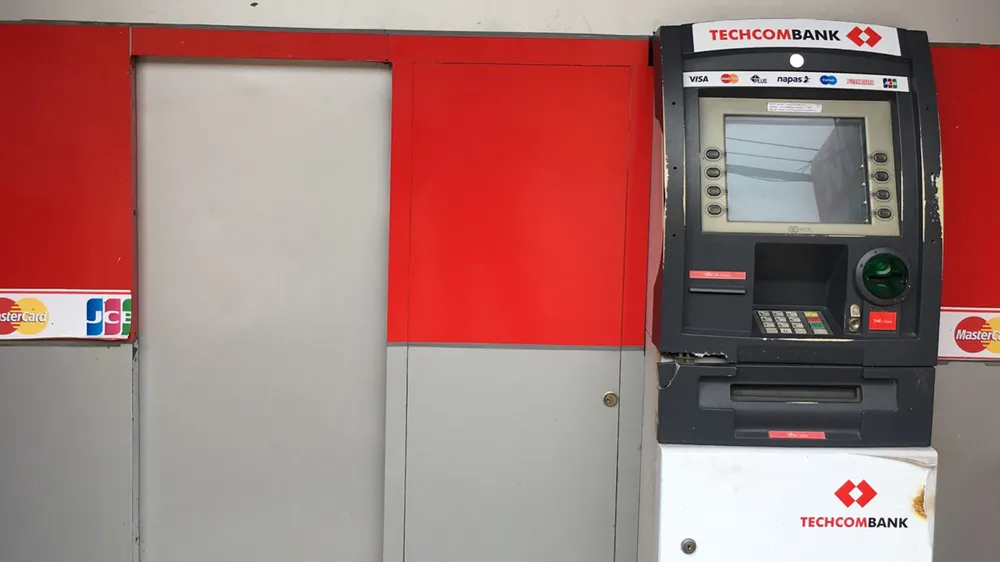 Hiện trường trụ ATM của Techcombank bị đập phá