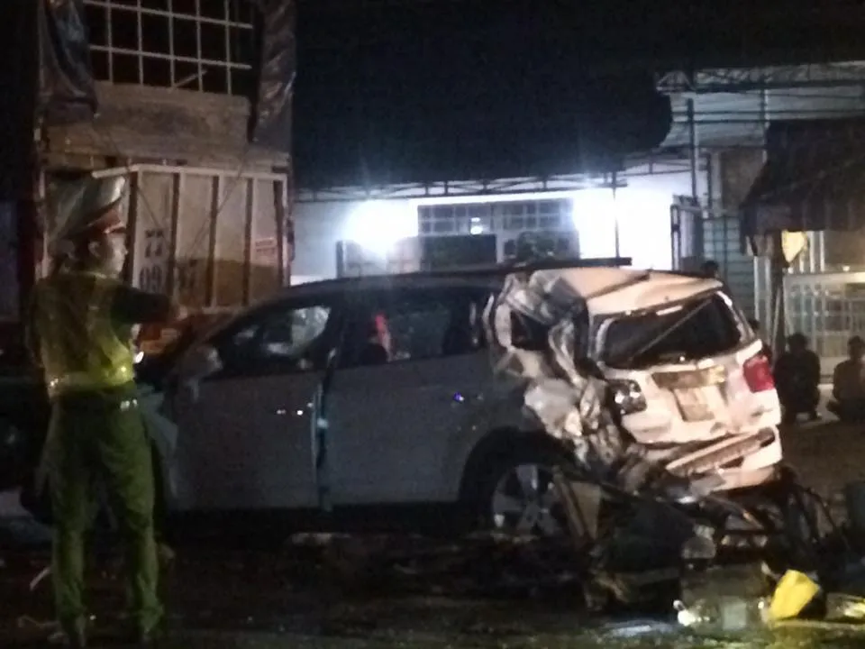  Va chạm liên hoàn, 12 người thương vong ảnh 1