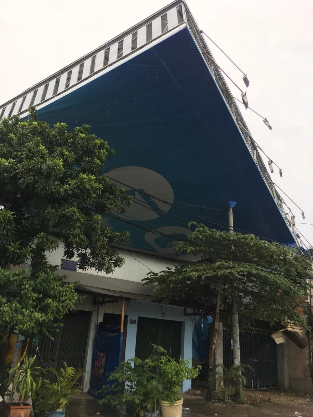  Bảng quảng cáo đổ sập đè nhà dân, 1 người chết, 1 người bị thương ảnh 5