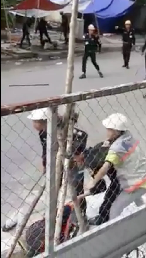  Hai công nhân bị nhóm bảo vệ đánh gục gây xôn xao dư luận ảnh 2