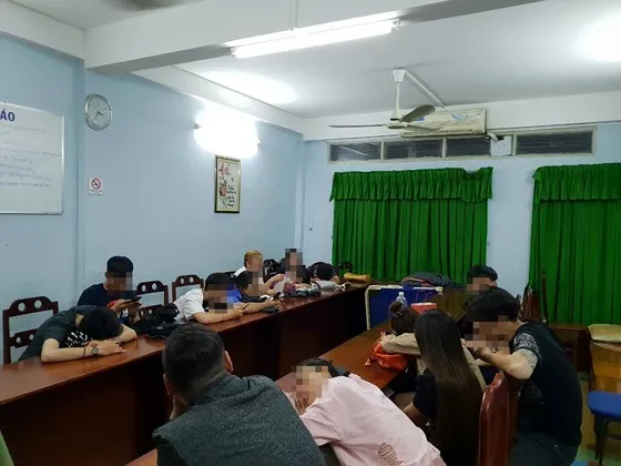 Khởi tố vụ nhiều nam nữ phê ma túy trong khách sạn tại quận 5 ảnh 1