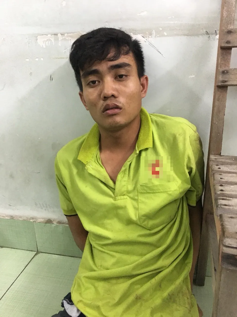 Cảnh sát cùng chó nghiệp vụ vây bắt tên cướp dùng roi điện khống chế tài xế xe ôm ảnh 1