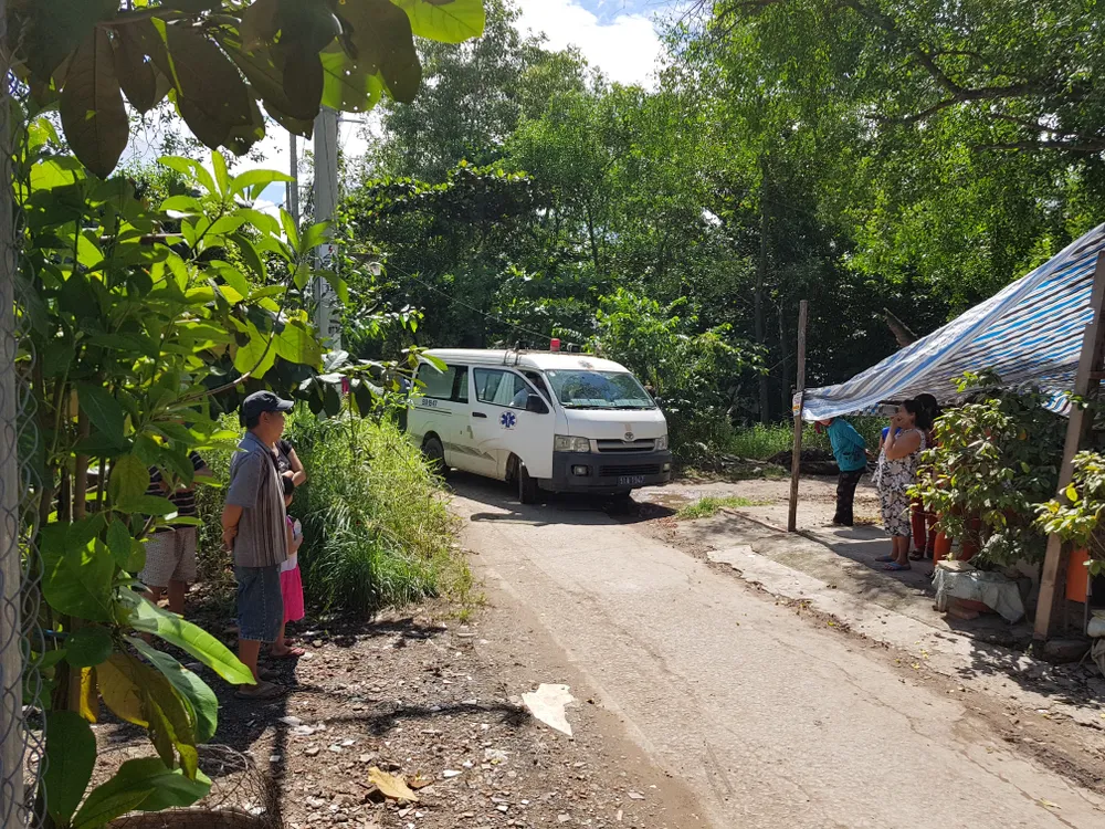 Chồng giết vợ rồi ôm con gái 8 tháng tuổi cố thủ đổ xăng đòi tự tử ảnh 1