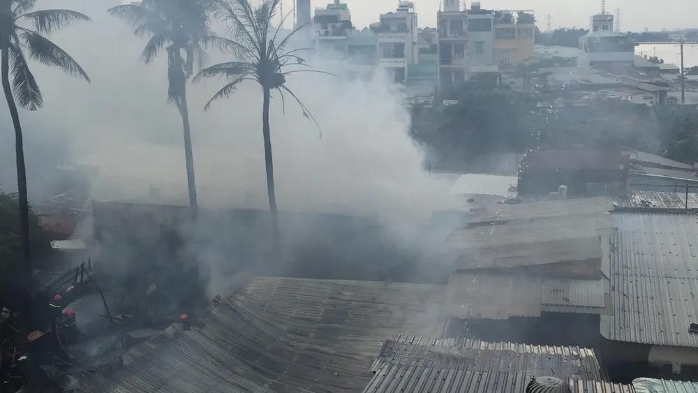 Cháy nhà dân ở chân cầu Bình Lợi, Bình Thạnh ảnh 9