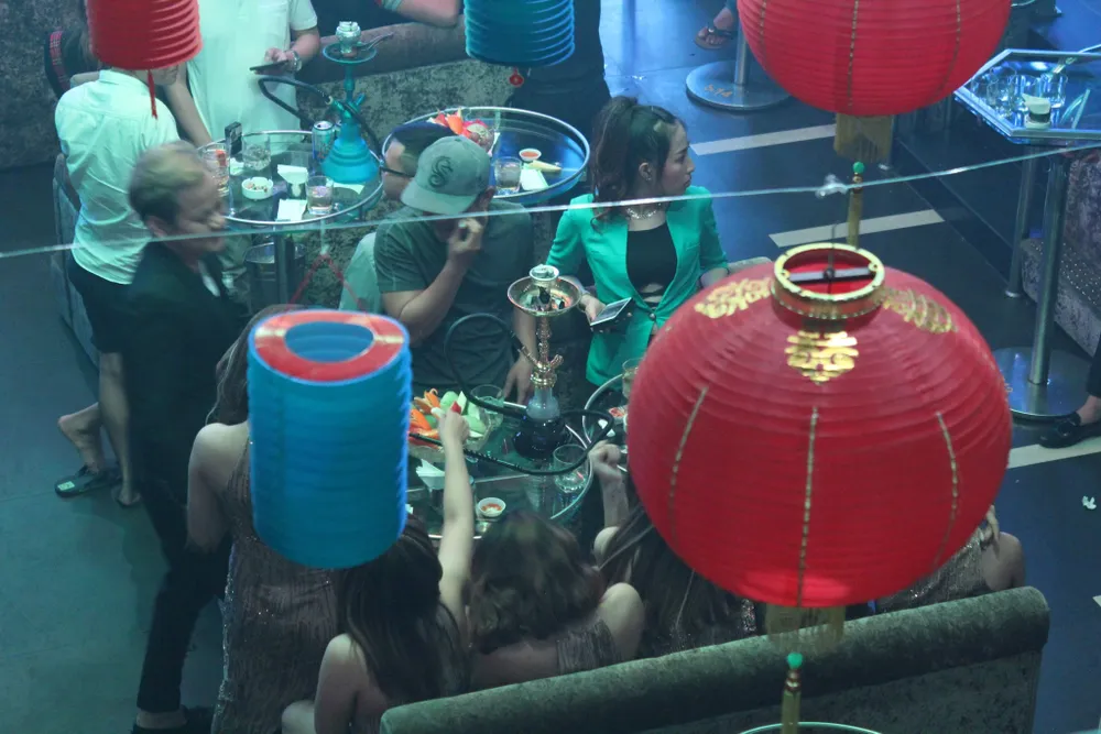Đột kích quán bar ở quận 7 phát hiện 20 nam nữ phê ma tuý ảnh 1