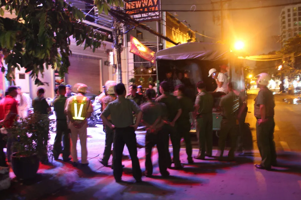 Đột kích quán bar ở quận 7 phát hiện 20 nam nữ phê ma tuý ảnh 8