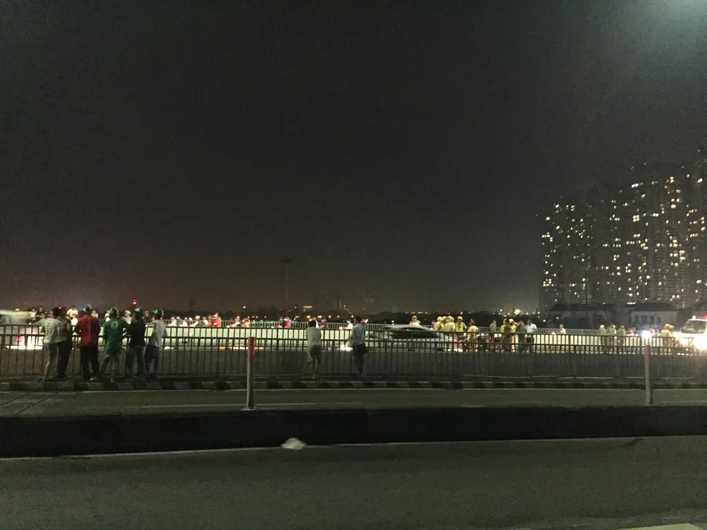  Va chạm với xe tải trên cầu Sài Gòn, đôi nam nữ chết thảm, giao thông ùn ứ kéo dài ảnh 14