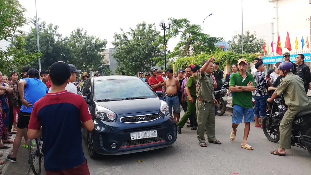 Người đàn ông tử vong trong tư thế treo cổ cạnh xe ô tô với 2 lá thư ảnh 2