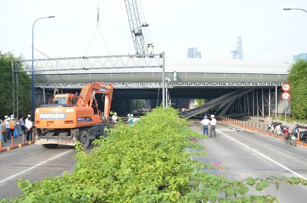 Diễn biến mới nhất vụ xe tải đâm sập giàn giáo công trình, cửa hầm Thủ Thiêm bị phong toả ảnh 11