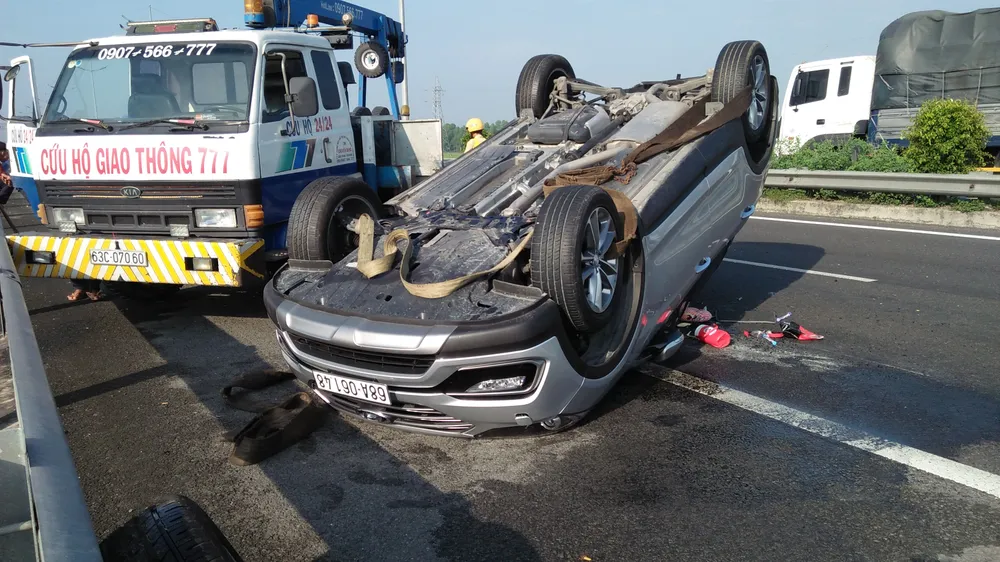 Tai nạn giữa xe ô tô và xe khách trên cao tốc, nhiều người thoát chết ảnh 7